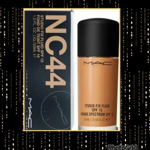 MAC Cosmetics Studio Fix Fluid Foundation SPF 15 - NC44